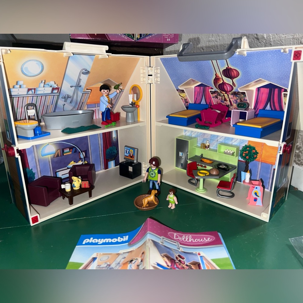 Playmobil Take Along Modern Dollhouse 70985 - Picture 5 of 6